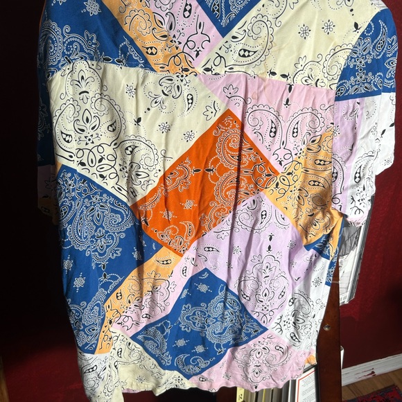 Patterned button down t shirt - Picture 5 of 5